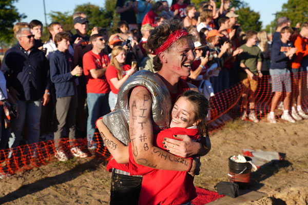 An even year puller and moraler embrace in their pit after winning the pull.